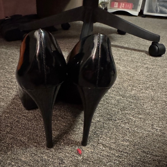 Guess - Picture 4 of 6